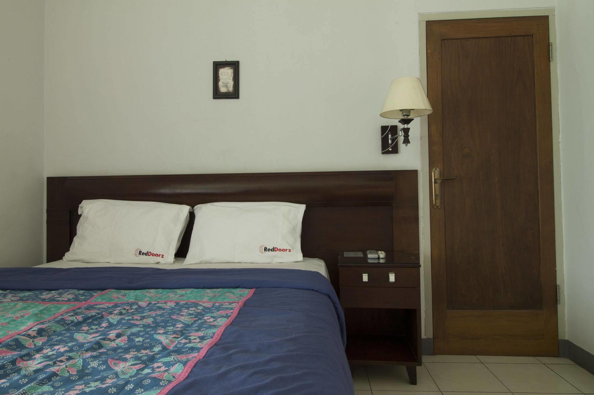 Reddoorz @ Setrasari Hotel Bandung Kültér fotó