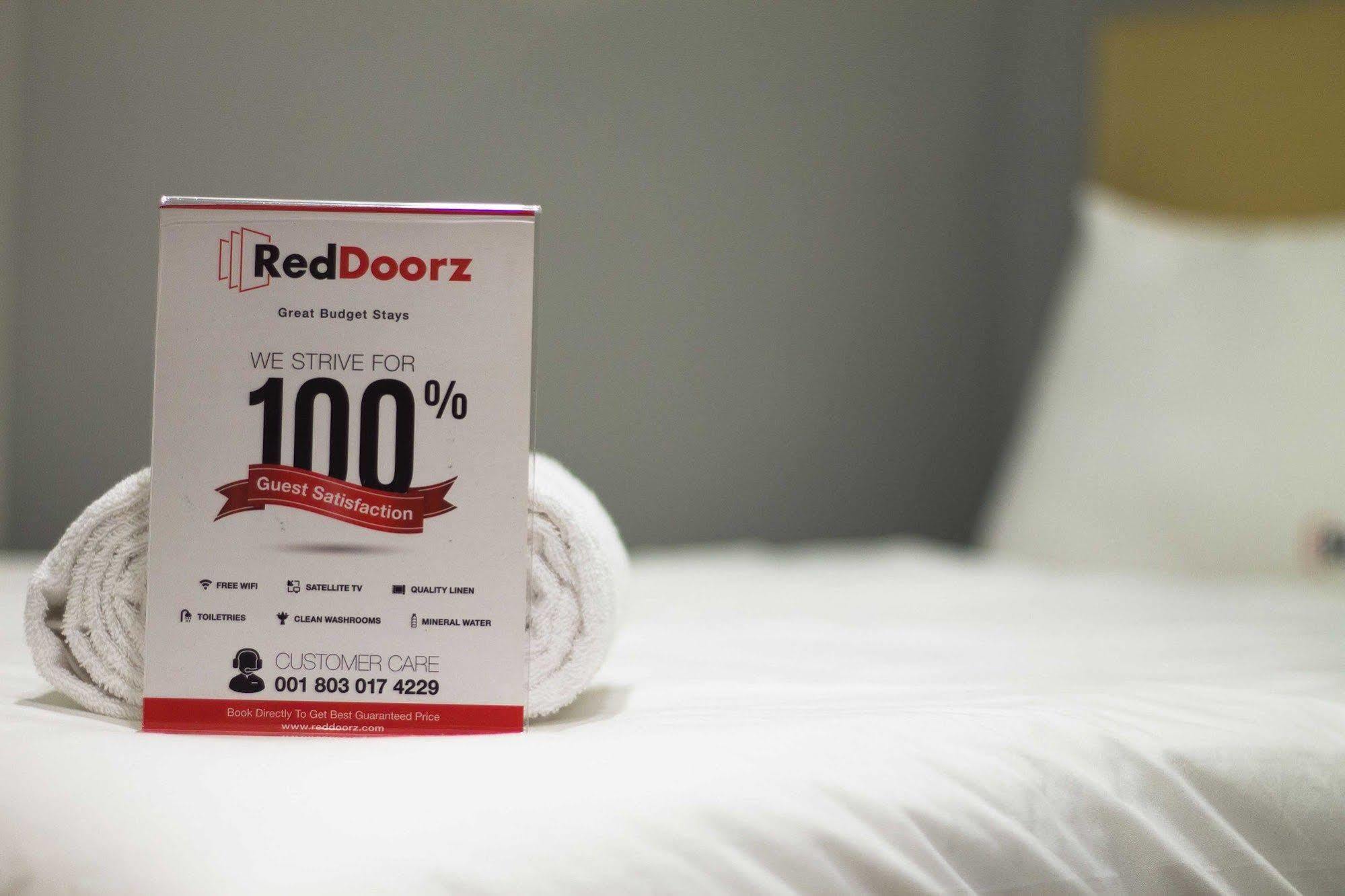 Reddoorz @ Setrasari Hotel Bandung Kültér fotó